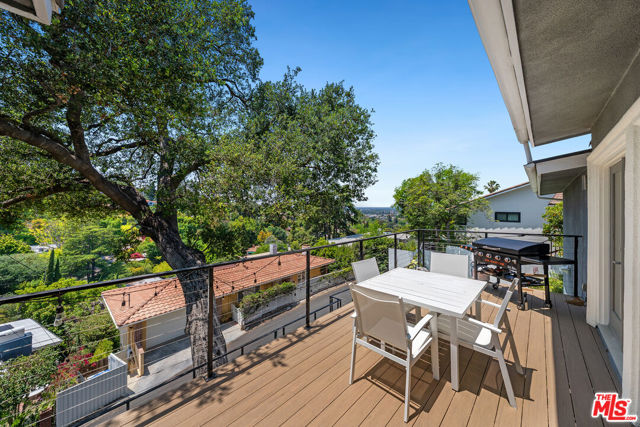 13513 Cheltenham Drive, Sherman Oaks CA: https://media.crmls.org/mediaz/9c9dad86-114e-4acb-a5fd-7a543bbdf9ae.jpg