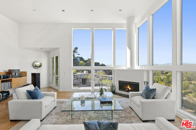 3670 Avenida Del Sol, Studio City CA: https://media.crmls.org/mediaz/9c9db331-7586-4a9f-8367-e3c97f409fbc.jpg