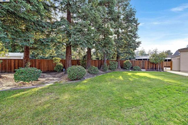 2215 Chardonnay Way, Livermore CA: https://media.crmls.org/mediaz/9c9e19da-6bf4-4933-915e-5f0c27ea6cc7.jpg