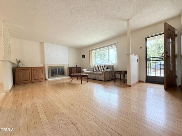 1204 Cardigan Avenue, Ventura CA: https://media.crmls.org/mediaz/9c9e3928-8cd7-416c-bcdf-c00feea62c62.jpg