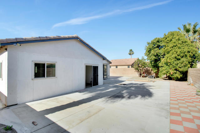 48180 Chandler Court, Indio CA: https://media.crmls.org/mediaz/9c9e3d8e-cc87-4905-8a7d-6a6fe89c79ad.jpg
