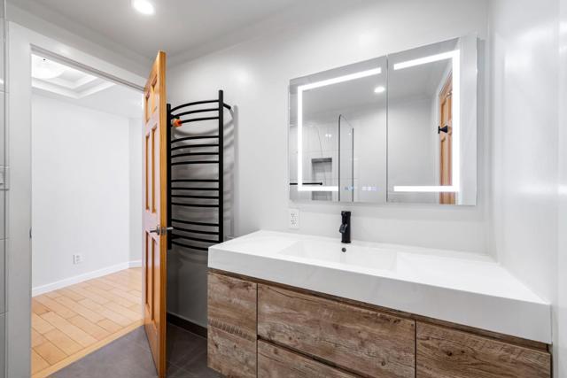714 Rockaway Beach Avenue, Pacifica CA: https://media.crmls.org/mediaz/9c9f3c8e-c598-461f-96ba-4a95b557ebec.jpg