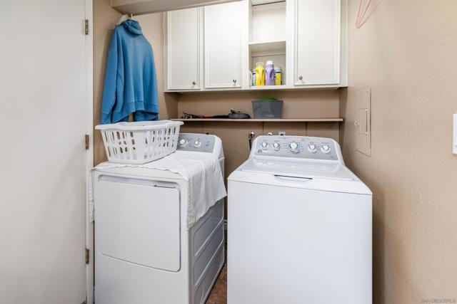 982 E Main St, El Cajon CA: https://media.crmls.org/mediaz/9ca0666f-441c-4b78-b6d1-d10bf56a1f86.jpg