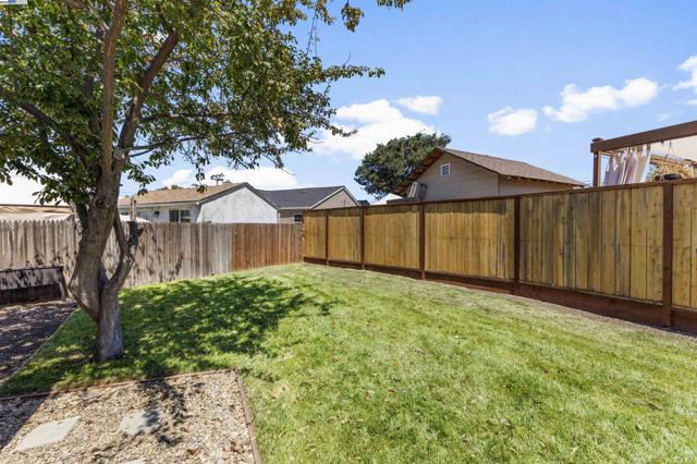 10906 Reposo Dr, Oakland CA: https://media.crmls.org/mediaz/9ca1064b-58b1-49f5-ae7e-99ef0110f198.jpg