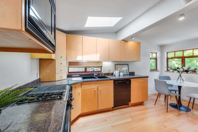 2513 Alpine Road, Menlo Park CA: https://media.crmls.org/mediaz/9ca1505d-fc16-42bd-b11d-1bc8890c28d2.jpg