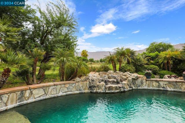 Image 2 of 18 For 78431 Deacon Dr
