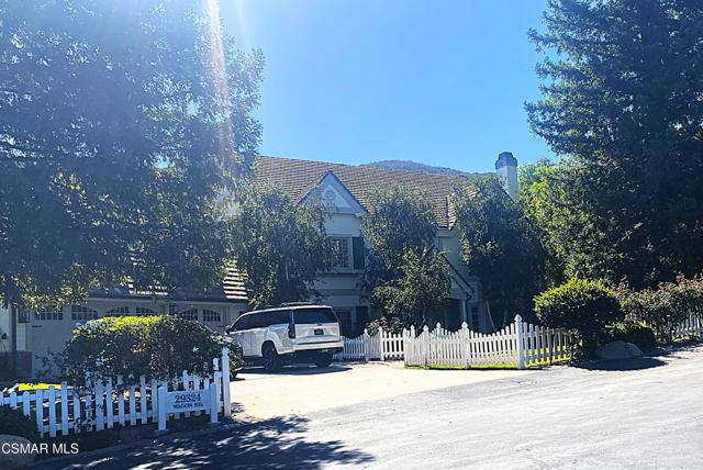 29266 Wagon Road, Agoura Hills CA: https://media.crmls.org/mediaz/9ca2cf4d-c8b0-435b-82d6-113bdde818f9.jpg