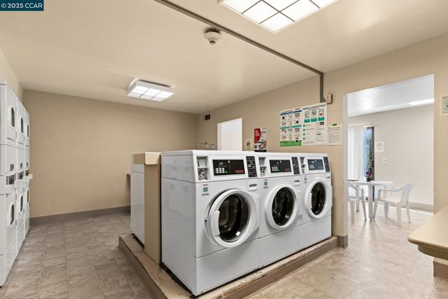 470 N Civic Dr., Walnut Creek CA: https://media.crmls.org/mediaz/9ca3766b-a05e-4ce5-98e7-57043a635451.jpg