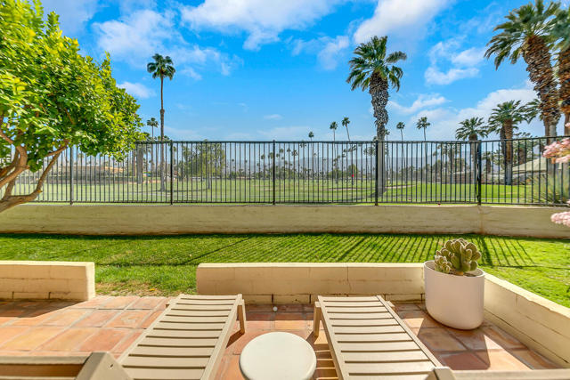 73879 Club Circle Dr, Palm Desert CA: https://media.crmls.org/mediaz/9ca43474-fe97-48c0-9a62-8a140c9205dc.jpg
