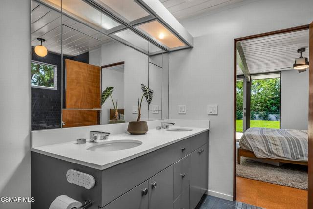 17148 Lisette Street, Granada Hills CA: https://media.crmls.org/mediaz/9ca49139-b0b3-4b4d-ade4-403e78a386eb.jpg
