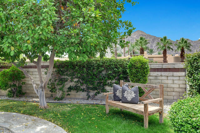 78863 Breckenridge Drive, La Quinta CA: https://media.crmls.org/mediaz/9ca4f1cd-4e24-462b-949b-1b1388c12887.jpg
