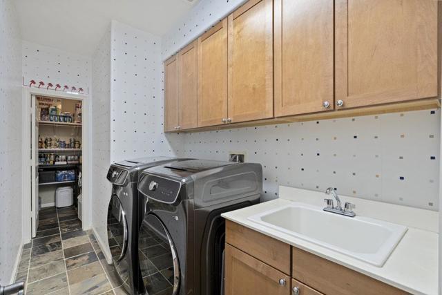 978 Martin Trail, Daly City CA: https://media.crmls.org/mediaz/9ca54659-1e0a-48ad-934e-1b28981d019c.jpg