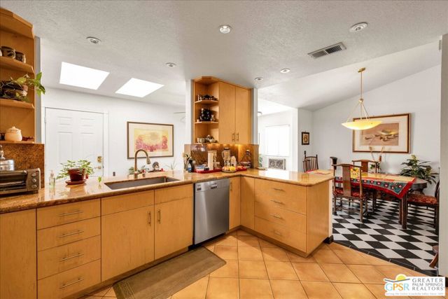 2861 Sundance Circle, Palm Springs CA: https://media.crmls.org/mediaz/9ca563c3-8297-43e0-ae96-9c80a82090ae.jpg