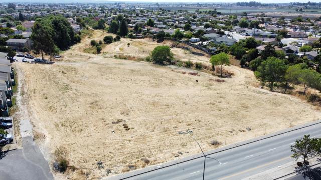 11 Hill Circle, Salinas CA: https://media.crmls.org/mediaz/9ca69f5d-aeeb-4cec-851e-1ebdb03f6655.jpg