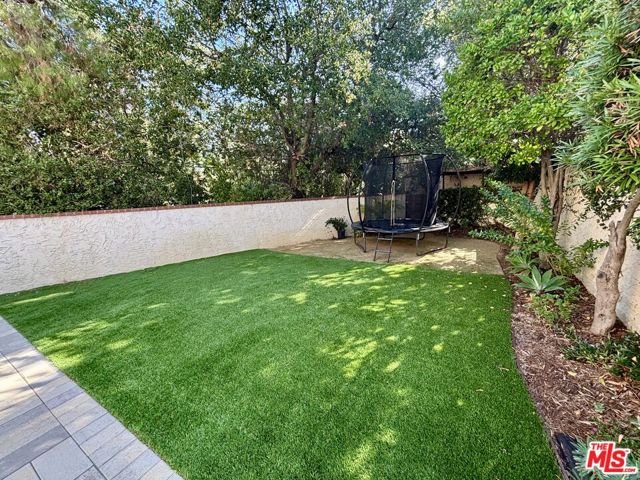 23351 Park Sorrento, Calabasas CA: https://media.crmls.org/mediaz/9ca6db7d-624a-4ee0-9bc6-0fec9089e171.jpg