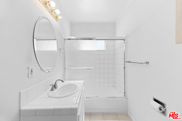 22027 Viscanio Road, Woodland Hills CA: https://media.crmls.org/mediaz/9ca707a9-1d2c-4105-ad40-bf3bea579722.jpg