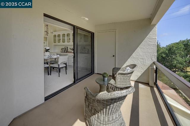 3288 Terra Granada Dr, Walnut Creek CA: https://media.crmls.org/mediaz/9ca7473c-db9f-491b-9229-e90be6730072.jpg