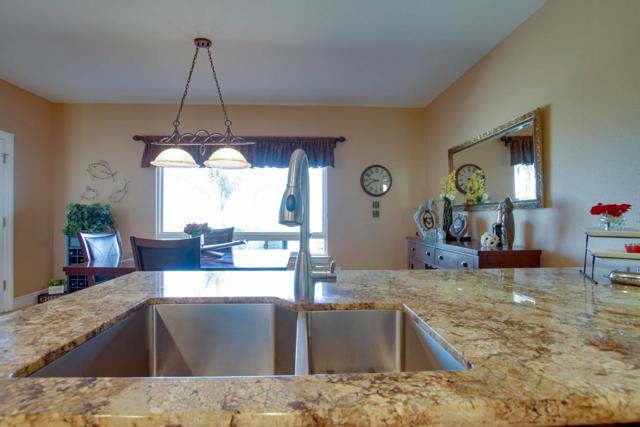 303 Taryn Court, Hollister CA: https://media.crmls.org/mediaz/9ca7801f-caff-4d5d-a5fc-f339d68c4f8f.jpg