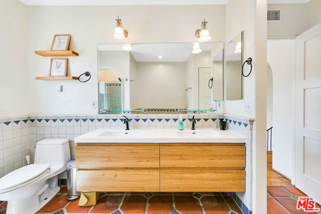 1414 N Harper Avenue, West Hollywood CA: https://media.crmls.org/mediaz/9ca7a670-b4db-492a-828e-5df53de68e5c.jpg