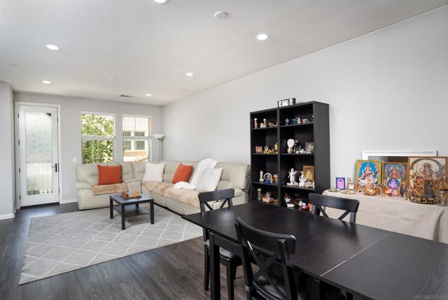 16206 Veridian Cir, San Diego CA: https://media.crmls.org/mediaz/9ca7fdcb-fea4-4b5e-a203-895307300036.jpg