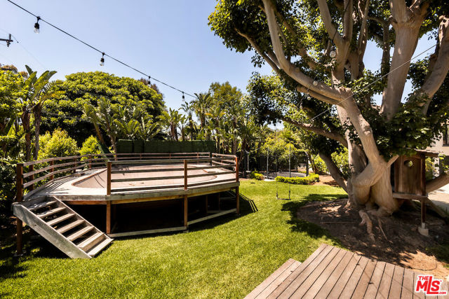 28837 Grayfox Street, Malibu CA: https://media.crmls.org/mediaz/9ca82862-55cb-44b9-894f-1f19f3b91113.jpg