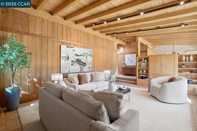 23 Lost Valley Dr, Orinda CA: https://media.crmls.org/mediaz/9ca85229-30fe-497d-a4e5-b288c9d3e3fc.jpg