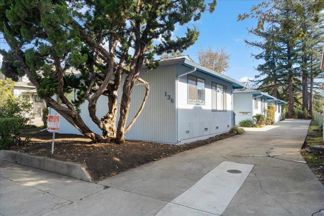 136 Market Street, Santa Cruz CA: https://media.crmls.org/mediaz/9ca89034-e071-45c7-b9f9-549cb8eb8420.jpg