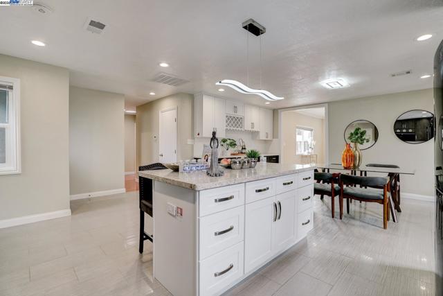 Image 13 of 43 For 39143 Donner Way