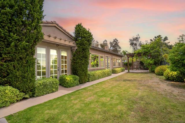 1052 Mountain Ash Ave, Chula Vista CA: https://media.crmls.org/mediaz/9ca94eff-8670-458f-8106-c160b2b42352.jpg