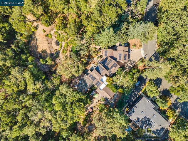 691 Old Jonas Hill Rd, Lafayette CA: https://media.crmls.org/mediaz/9caafb97-dbc3-411f-bbe5-08e116ba5707.jpg