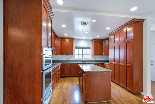 4521 Don Timoteo Drive, Los Angeles CA: https://media.crmls.org/mediaz/9cab2cb4-c215-4b2a-9bf9-bd02c518b67f.jpg