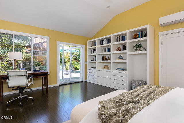 782 S Arroyo Boulevard, Pasadena CA: https://media.crmls.org/mediaz/9cabdd9d-bfa9-43c5-be95-9e19687d95e7.jpg
