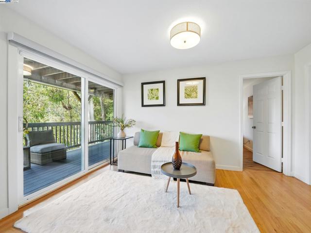 2323 Mastlands Dr, Oakland CA: https://media.crmls.org/mediaz/9cac1f17-ecde-41e1-97a5-e5329db100e7.jpg