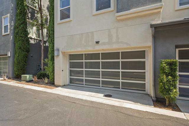 7853 Inception Way, San Diego CA: https://media.crmls.org/mediaz/9cac3379-b121-4a63-9279-855411df4d10.jpg