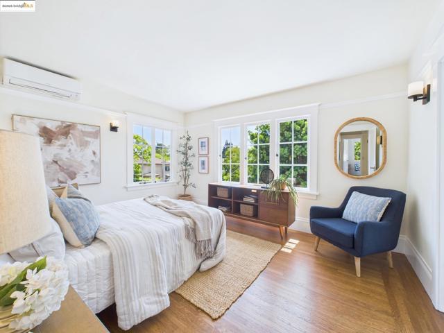 5920 Ivanhoe Rd, Oakland CA: https://media.crmls.org/mediaz/9cac398c-ae20-4b0f-9bbc-192d1d21718e.jpg