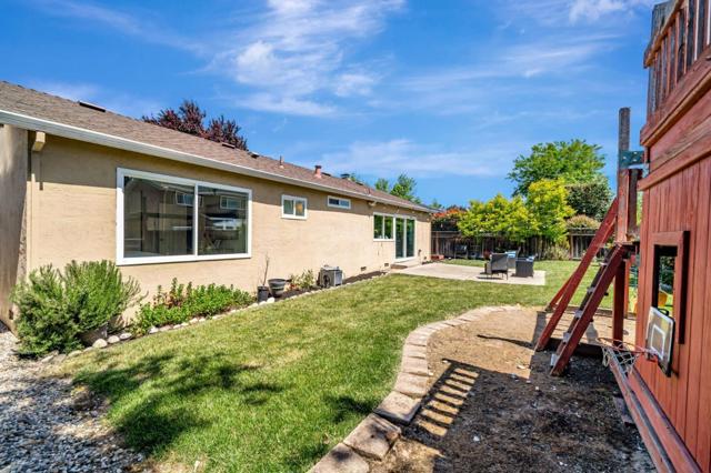 5692 Hansen Drive, Pleasanton CA: https://media.crmls.org/mediaz/9cac9470-8e2b-4cf0-8166-156759707ee6.jpg