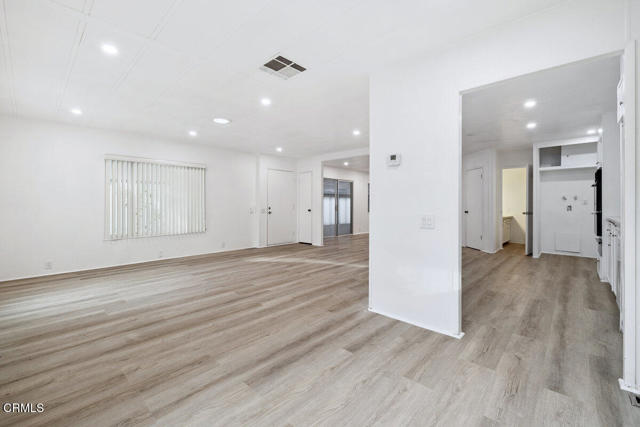 Detail Gallery Image 7 of 39 For 206 Browning Ave #206,  Ventura,  CA 93003 - 2 Beds | 1 Baths