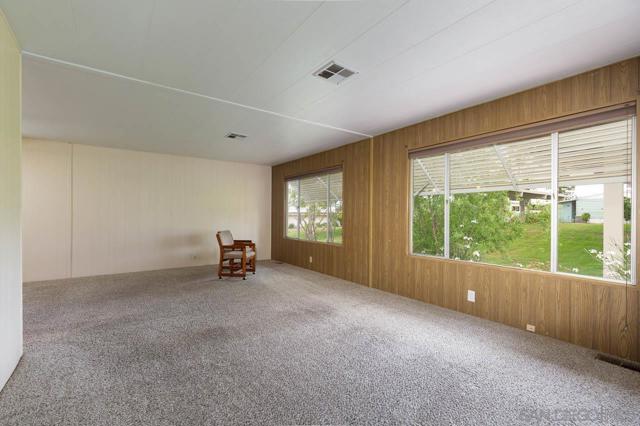 1219 E Barham Dr Spc 106, San Marcos CA: https://media.crmls.org/mediaz/9cacfa9d-7cfb-42ed-b258-ba3539750bcf.jpg