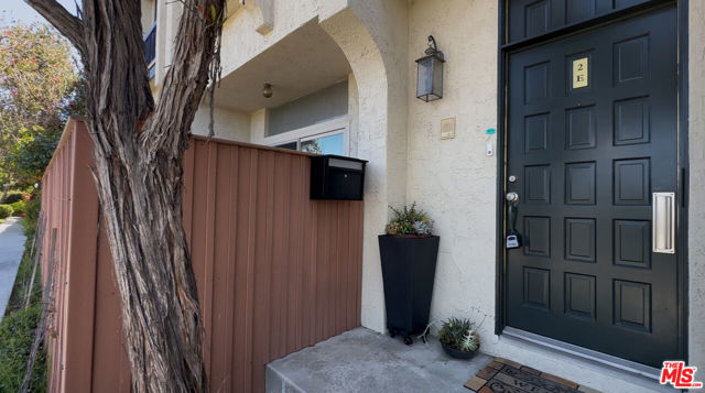 11260 Overland Avenue, Culver City CA: https://media.crmls.org/mediaz/9cad858f-aea2-4222-8bdc-a1c5b3af92d4.jpg
