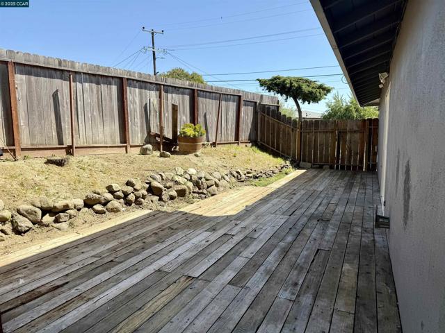 19 Flamingo Ct, American Canyon CA: https://media.crmls.org/mediaz/9cadba3e-b4ad-418c-85fe-26bcd45b7061.jpg