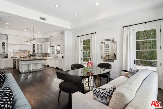 1600 Clear View Drive,  CA: https://media.crmls.org/mediaz/9cadd909-ae15-49e0-9536-381e8a992c5e.jpg