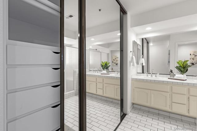 1894 Spyglass Cir, Vista CA: https://media.crmls.org/mediaz/9cadf444-9c93-4b1c-87f4-84dddec51e27.jpg