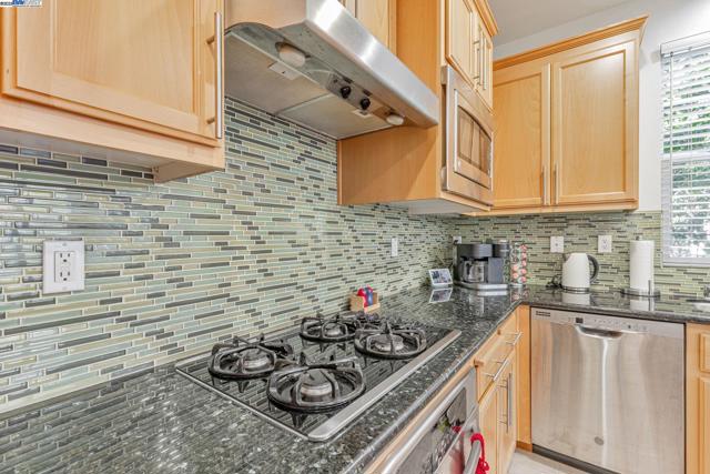 40252 Bonica Rose Terrace, Fremont CA: https://media.crmls.org/mediaz/9cae369d-7fd9-4df0-a422-5d6565bc9657.jpg
