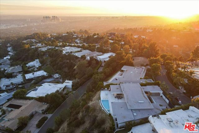 1620 Carla, Beverly Hills CA: https://media.crmls.org/mediaz/9cae6938-38cd-4ffa-b2cd-1be62e903d95.jpg