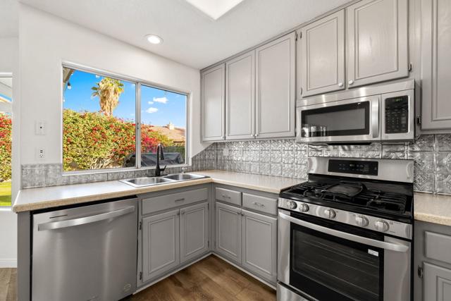 44260 Villeta Drive, La Quinta CA: https://media.crmls.org/mediaz/9cae7abf-6a35-4c65-981d-30e35056428c.jpg
