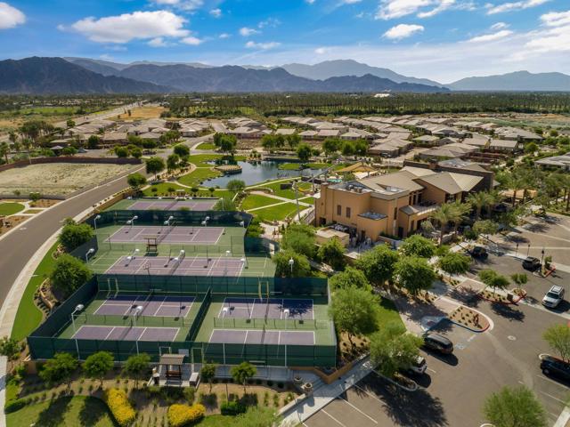 82460 W Mccarroll Drive, Indio CA: https://media.crmls.org/mediaz/9cae7de7-5a0f-42f8-bb59-50c94ffbeb75.jpg