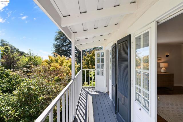 5701 La Salle Ave, Oakland CA: https://media.crmls.org/mediaz/9caec09c-c00d-4cac-b0a4-3bafe211090b.jpg