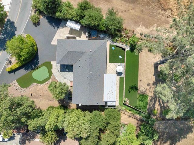 17035 Copper Hill Drive, Morgan Hill CA: https://media.crmls.org/mediaz/9caefa84-29fa-4e25-a8b1-585168f36490.jpg