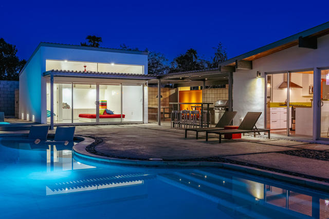 438 E Racquet Club Road, Palm Springs, CA 92262