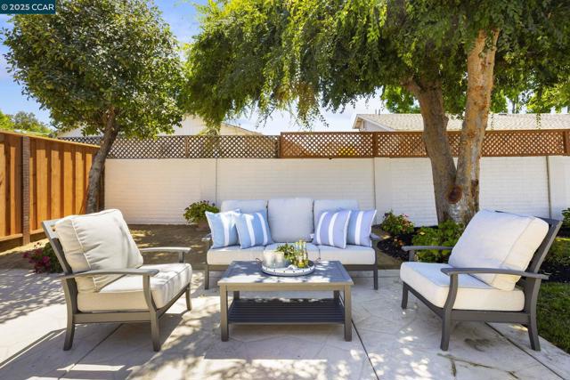 4650 Regina Ln, Concord CA: https://media.crmls.org/mediaz/9caf4f41-c0b1-4683-8499-e93da5066832.jpg